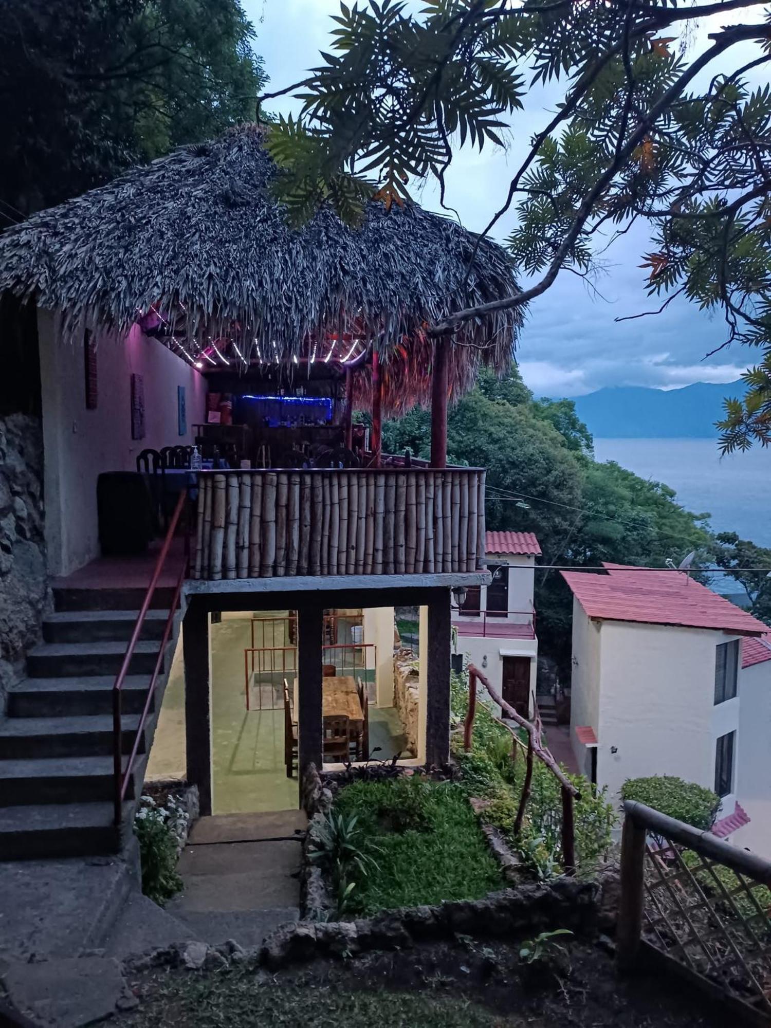 Hotel Restaurante La Villa De Los Dioses San Antonio Palopó Εξωτερικό φωτογραφία