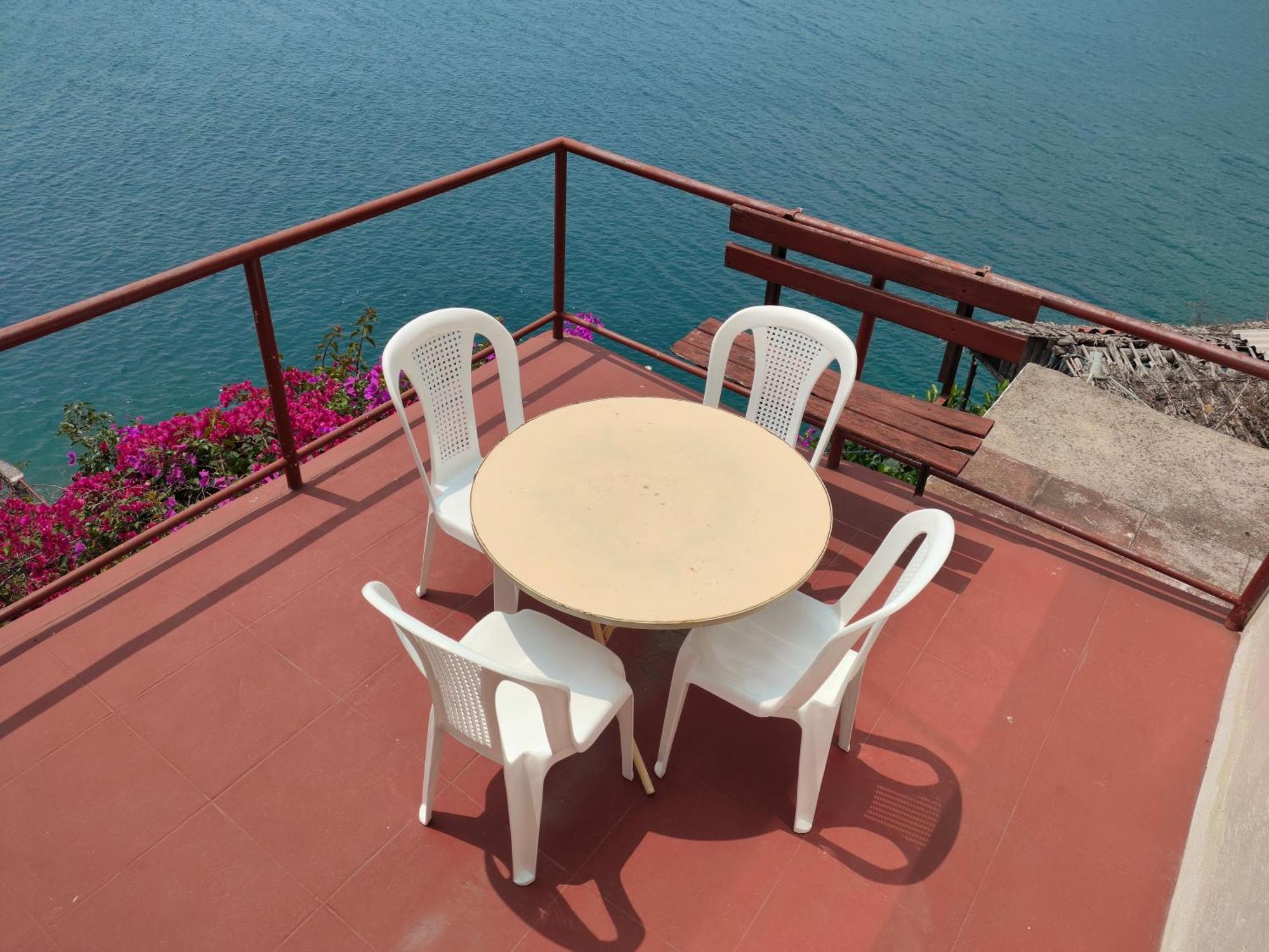Hotel Restaurante La Villa De Los Dioses San Antonio Palopó Εξωτερικό φωτογραφία